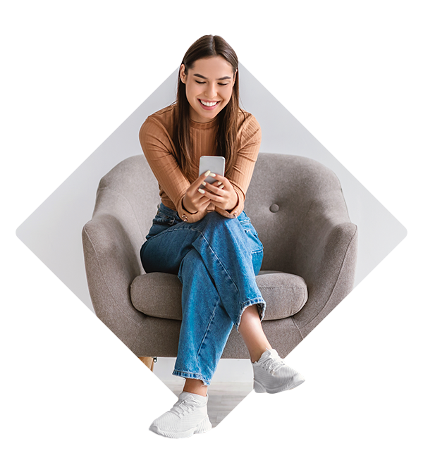  Mujer revisando su celular