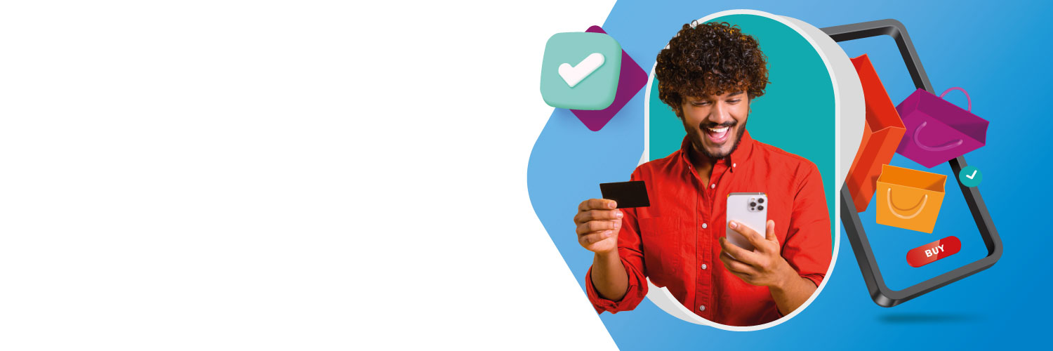 Hombre crespo interactuando con su celular y tarjeta crédito