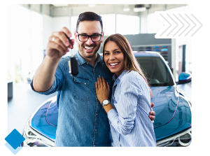 Pareja con vehiculo