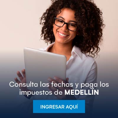 Mujer consultando una tablet