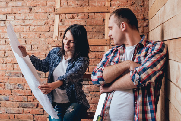 Pareja en Construcción de Vivienda Propia